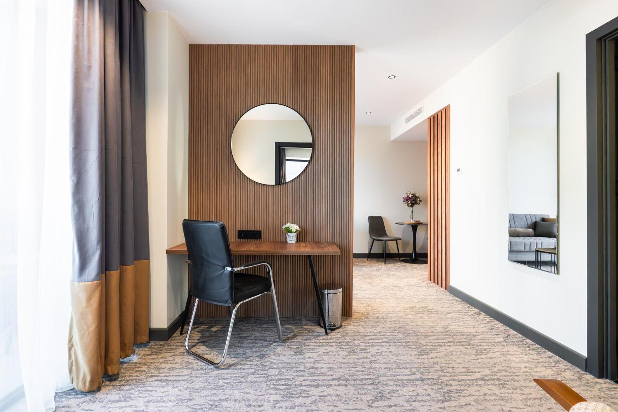 Nova Luxe Hotel & Residences Batumi Exterior photo