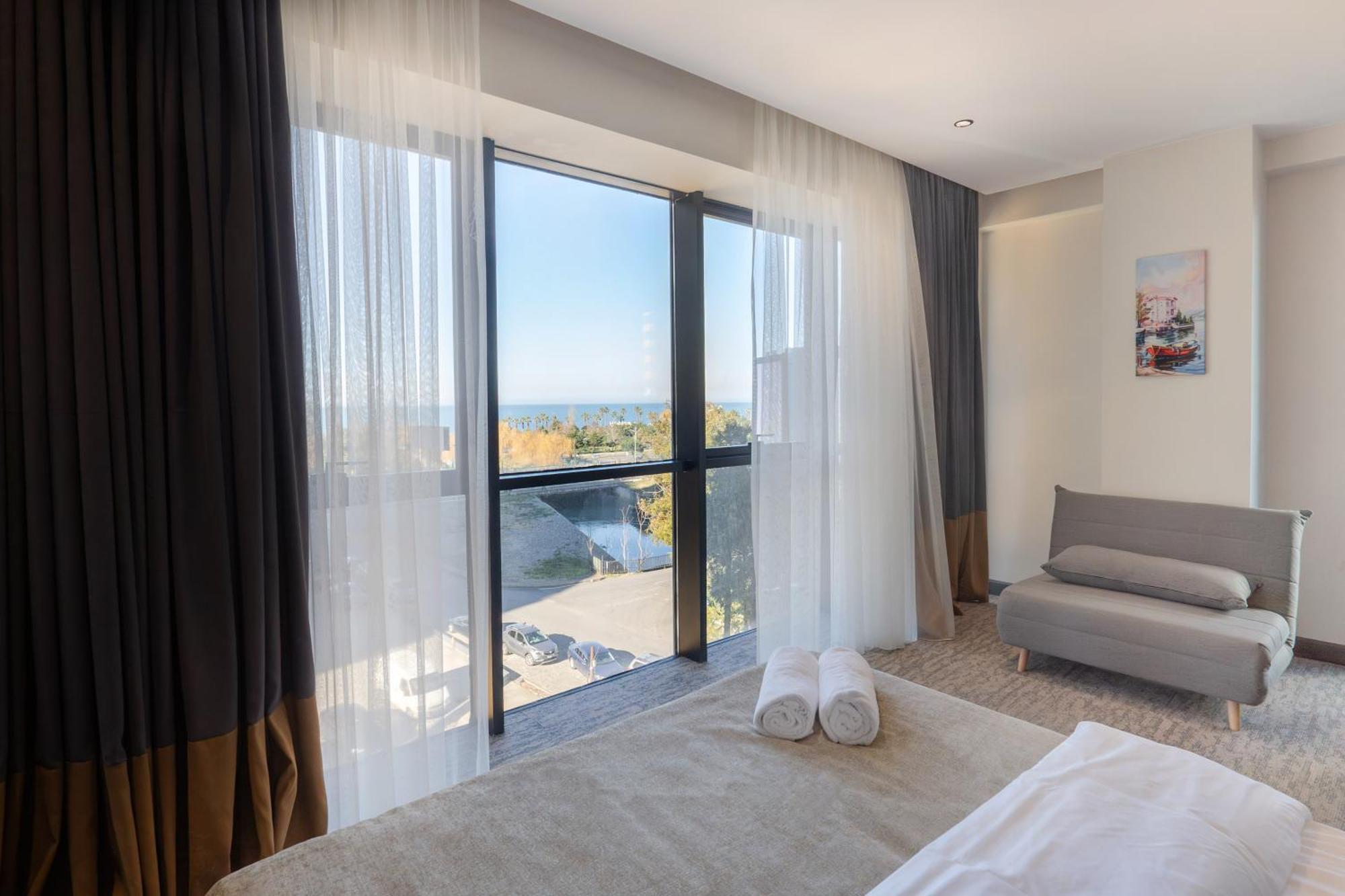 Nova Luxe Hotel & Residences Batumi Exterior photo