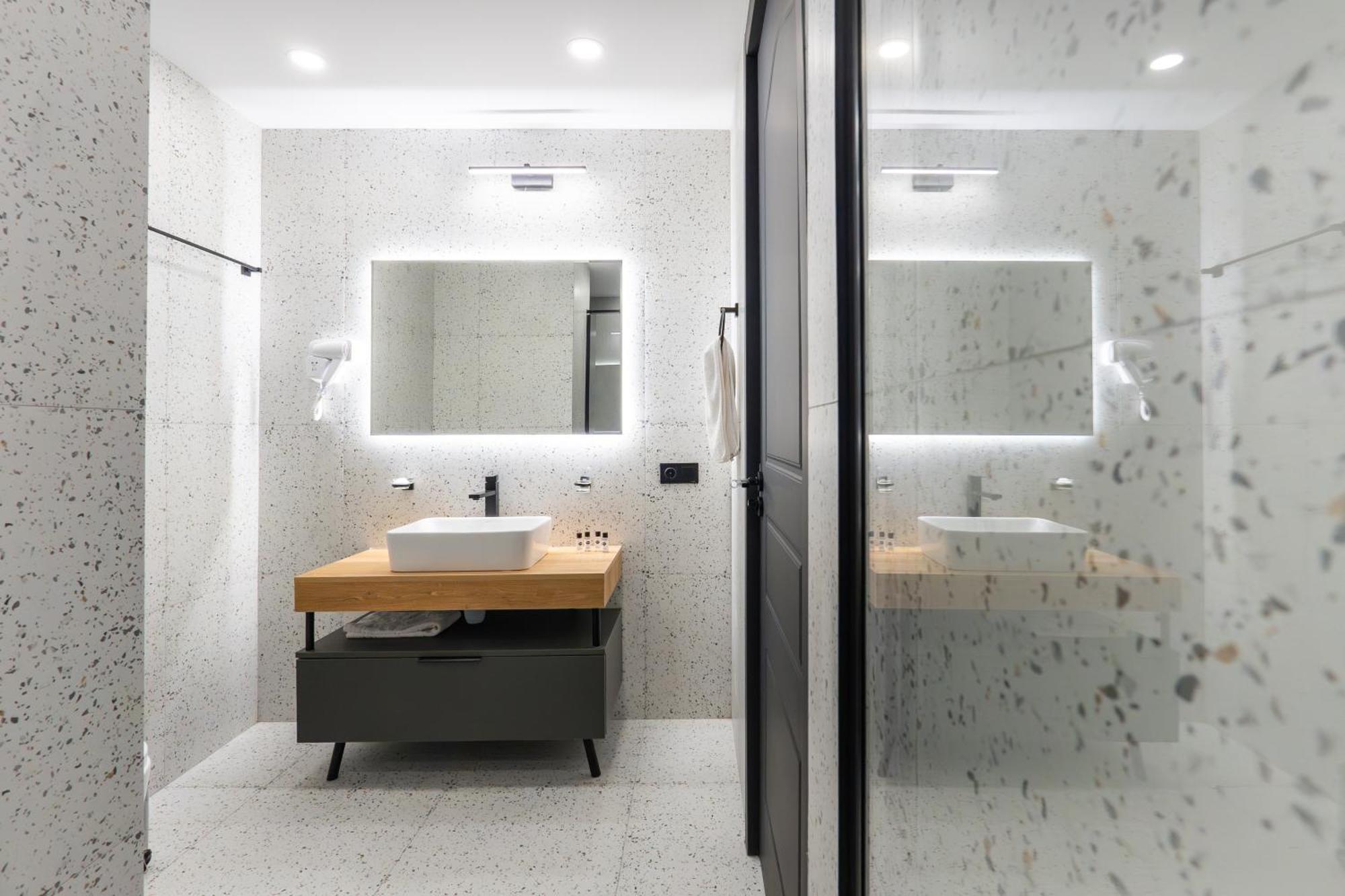 Nova Luxe Hotel & Residences Batumi Exterior photo